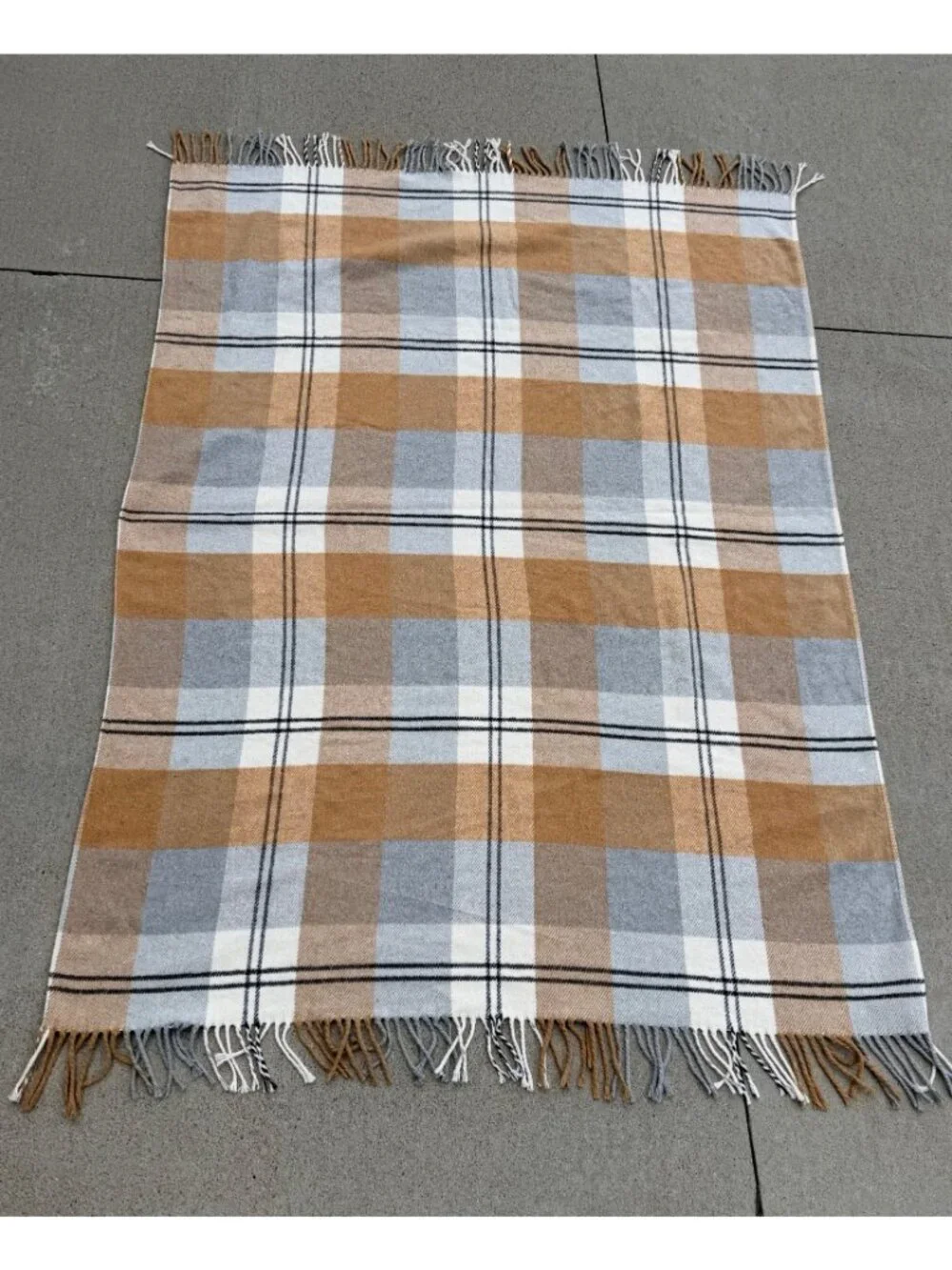 Roca Home Plaid Throw Blanket Fringed Edges Tan Gray & White Cozy Fall Home Déco